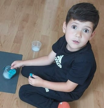 Adi — mali borec, ki je pisal Božičku