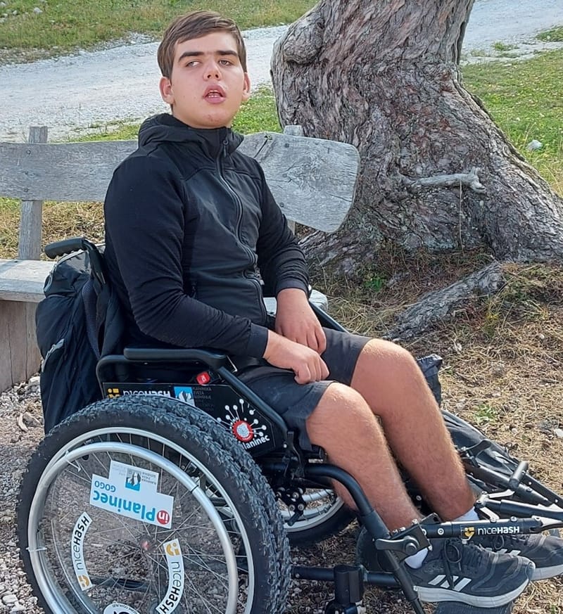 Ivan — mali borec, ki je pisal Božičku