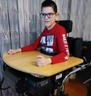 Mujo — mali borec, ki je pisal Božičku