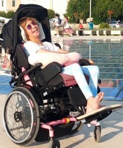 Lara — mali borec, ki je pisal Božičku
