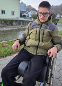 Mujo — mali borec, ki je pisal Božičku