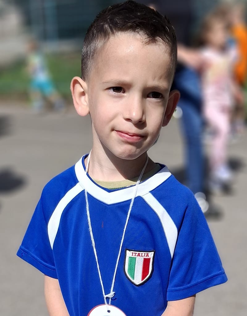Anes — mali borec, ki je pisal Božičku
