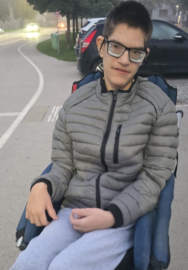 Mujo — mali borec, ki je pisal Božičku