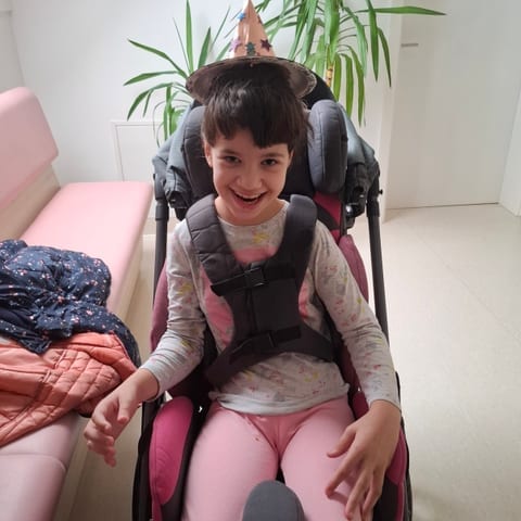 Ajda, 9 let