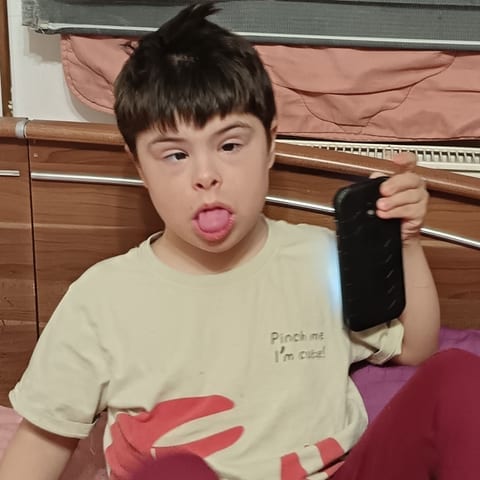 Alen, 8 let