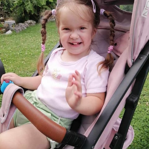 Ariana, 3 leta