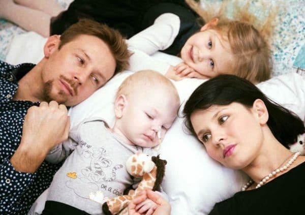 Gregor in Nina Bezenšek z Viljemom Julijanom in njegovo sestro